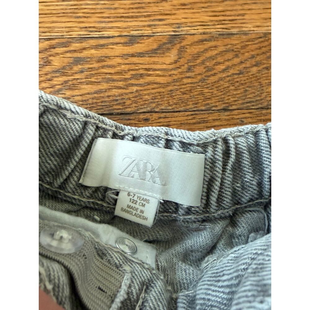 Zara Girls' Gray Denim Cut Off Shorts Size 6-7 - Picture 3 of 4